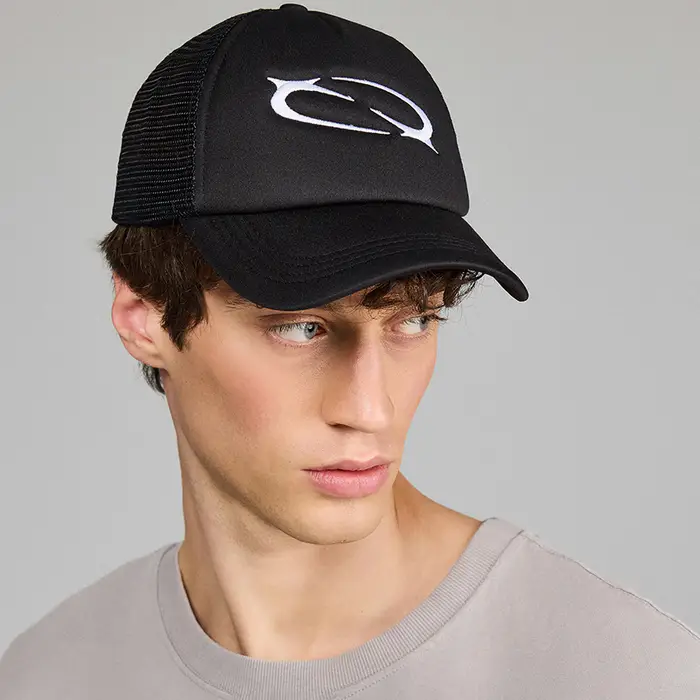 House Cappello con visiera trucker hat