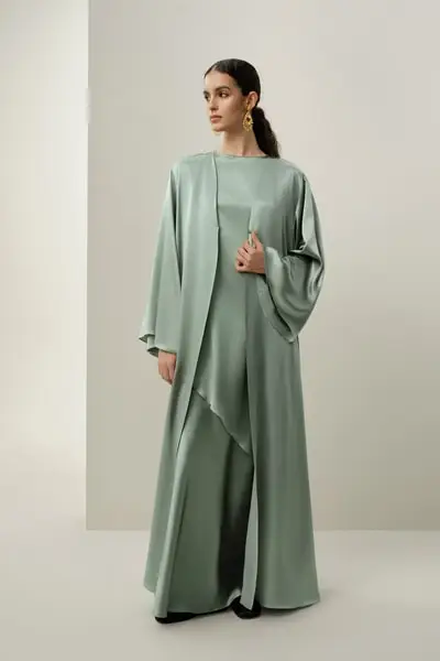 in stock Abaya in Seta Charmeuse di Lusso | Taglio Asimmetrico | Abbigliamento Pudico da Donna EURVerde Avocado
