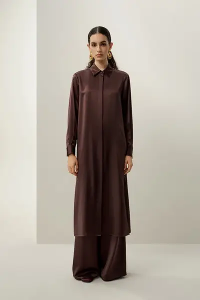 in stock Abito Camicia in Seta Charmeuse a Lunghezza Intera di Lusso | Eleganza Pudica EURMarrone scuro