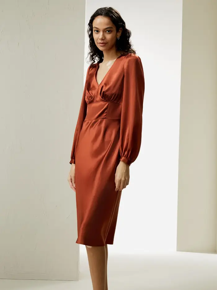 in stock Abito in seta con scollo a V EURArgilla Rossa
