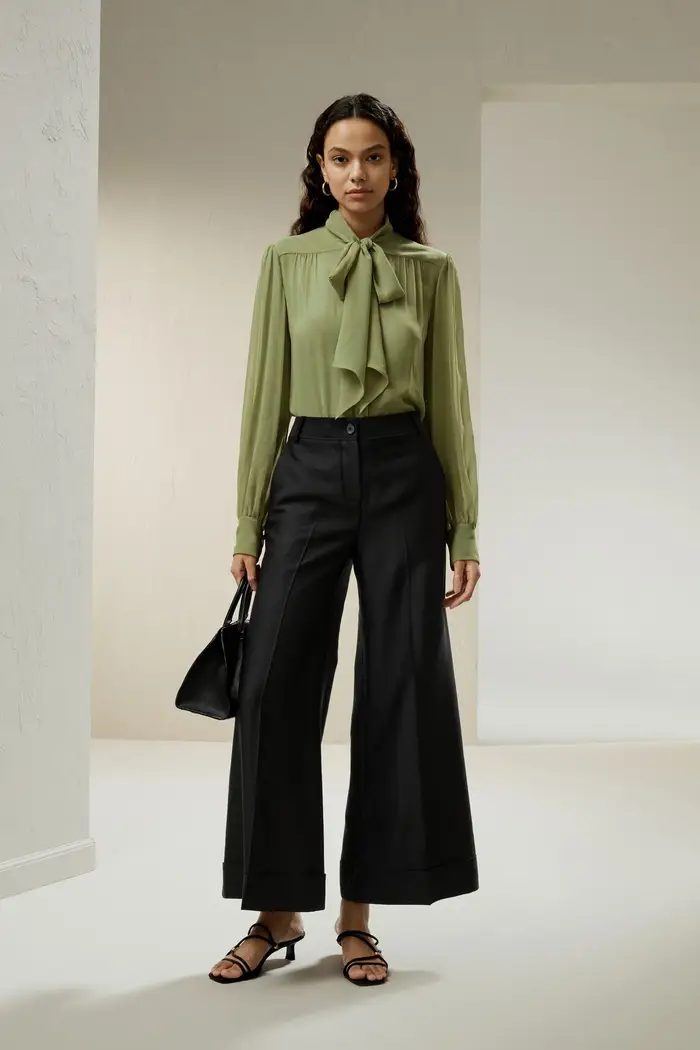 in stock Blusa Jasmine in seta con papillon EURPistacchio