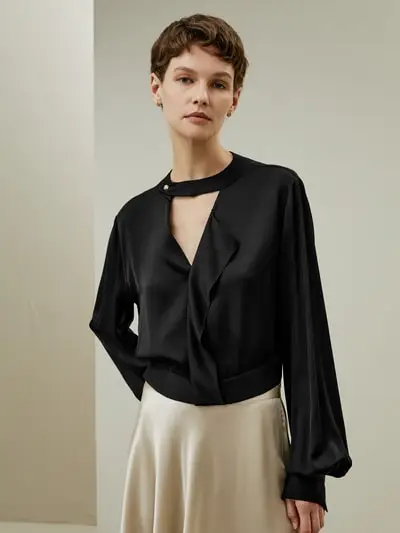 in stock Camicetta in seta con scollo a V e orlo arricciato EURNero