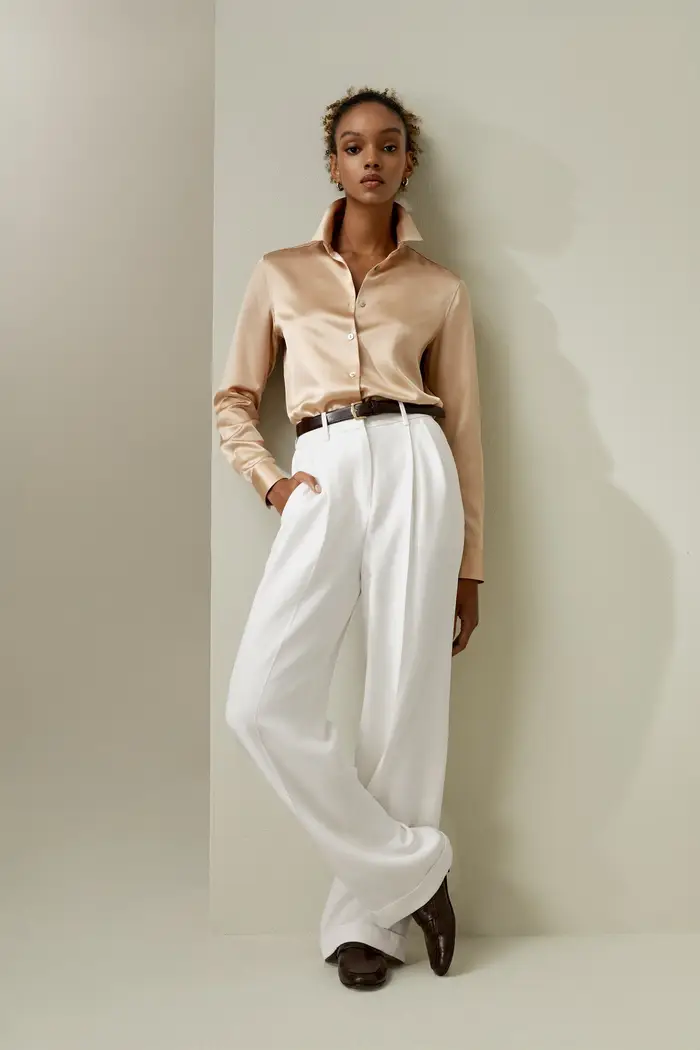 in stock Camicia in raso di seta con bottone a conchiglia EURCammello chiaro