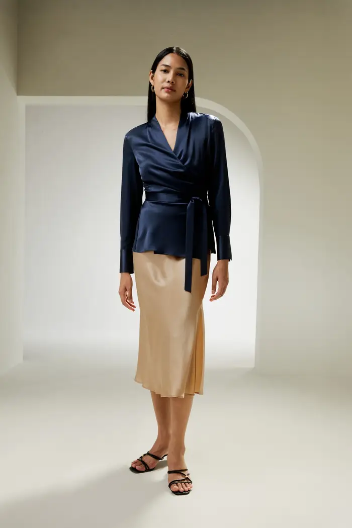 in stock LILYSILK X NATASHA Camicetta avvolgente in seta EURBlu