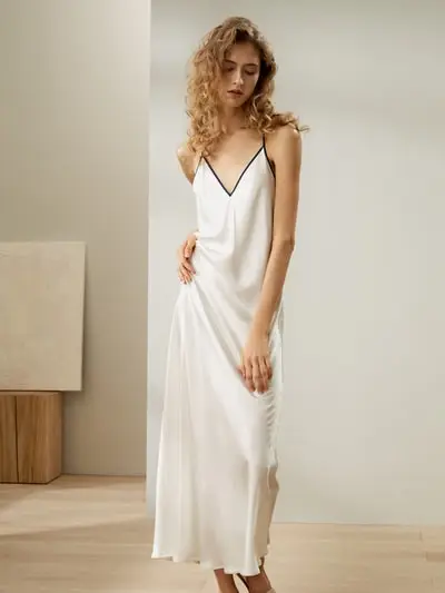 in stock Maxi camicia da notte in camoscio di seta con profili a contrasto EURBianco Naturale