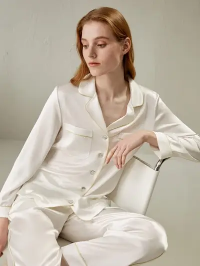 in stock Set di pigiama in seta con piping in oro EURBianco Naturale