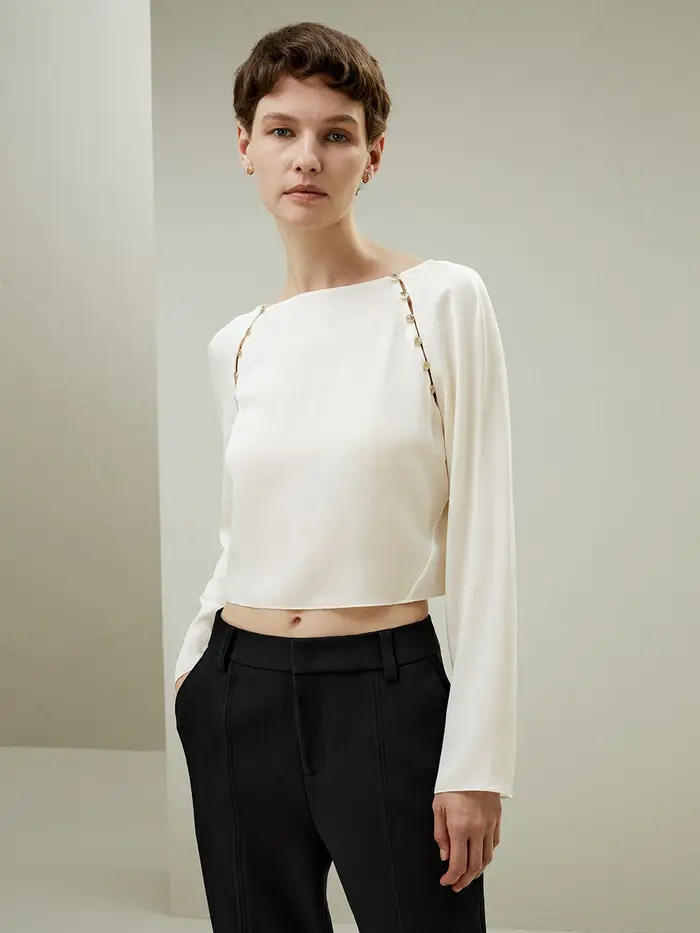 in stock Top cropped in seta con dettaglio di bottoni EURBianco Perla