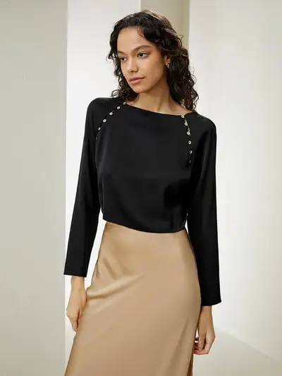 in stock Top cropped in seta con dettaglio di bottoni EURNero