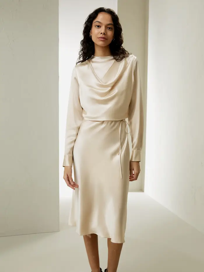 in stock Vestito midi in seta con scollo a goccia EUROro di ghiaia
