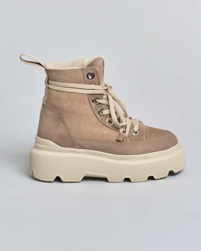 Inuikii Boot Matilda Shearling Light beige con suola chunchy color avorio