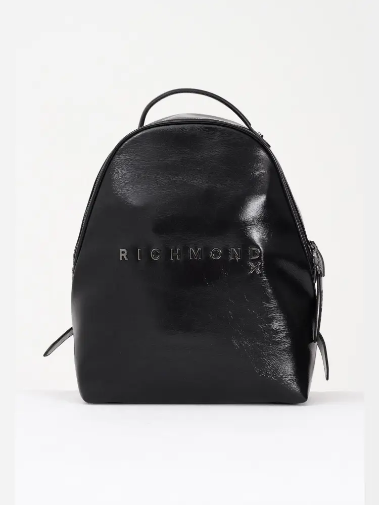 zaino in similpelle lucida nero con logo metallico frontale