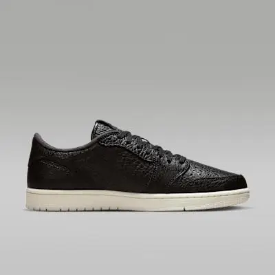 Air Jordan 1 Retro Low Swooshless Nero 2025 41