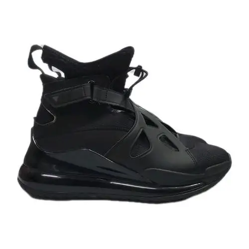 Air Latitude 720 Triple Black 2019 - AV5187-001 EU 41 nero