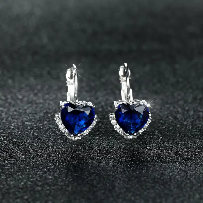 Junxin Orecchini a cerchio in pietra blu con taglio a cuore Orecchini da sposa color argento classico Orecchini a cuore d amore alla moda
