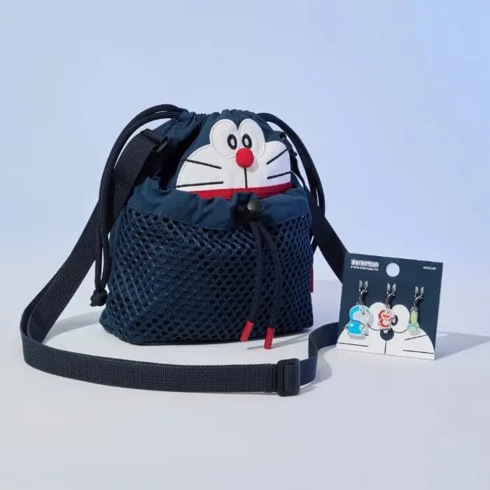DORAEMON Edition Borsa a Coulisse COLLER e Portachiavi / Borsa a Secchiello e Portachiavi Bucket Bag & Keyring Set