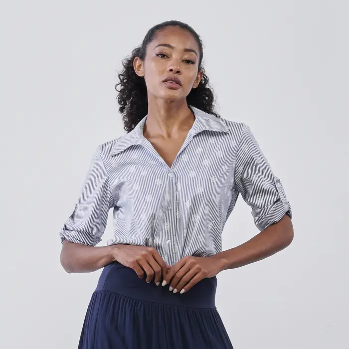 LOKITA Camicia a righe bianche e blu da donna con ricami floreali
