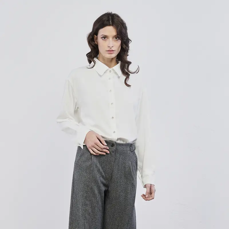 LOKITA Camicia bianca da donna con bottoni gioiello