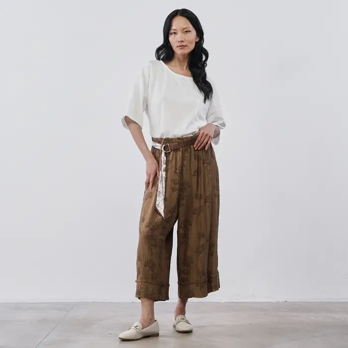 LOKITA Pantaloni cropped marroni da donna in fantasia floreale con cintura