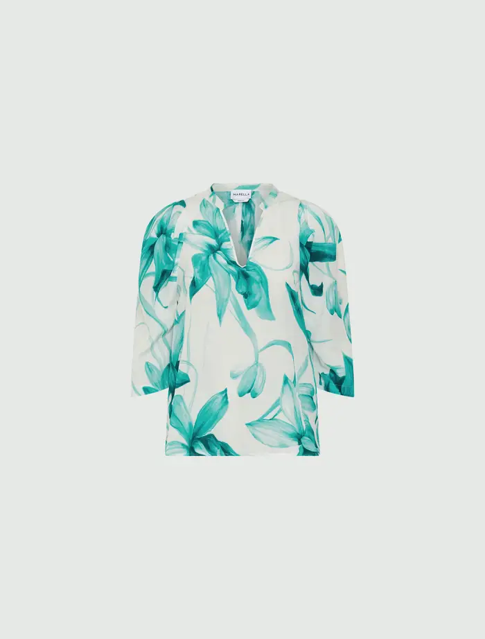 Marella Blusa bianca in crêpe di seta a fantasia fiori tropicali smeraldo con maniche tre quarti e arricciatura sulle spalle