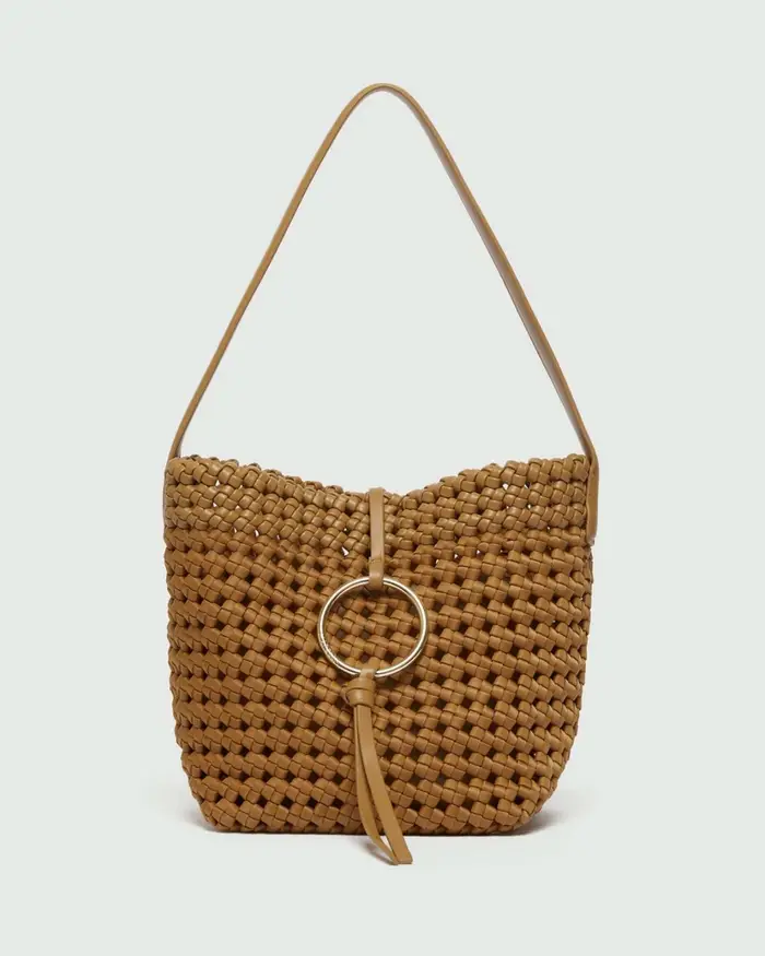 Borsa a secchiello Marella color cuoio in tessuto intrecciato con chiusura a calamita e tracolla