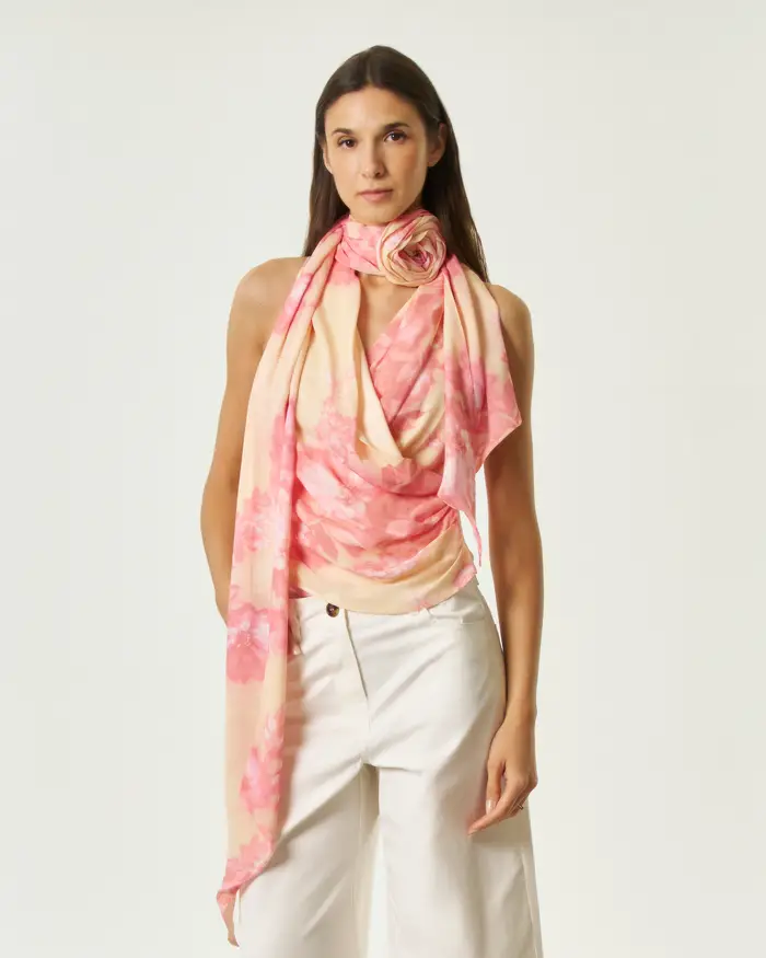 Marella Top drappeggiato Emme rosa e pesca in viscosa con stampa floreale e fiore da annodare