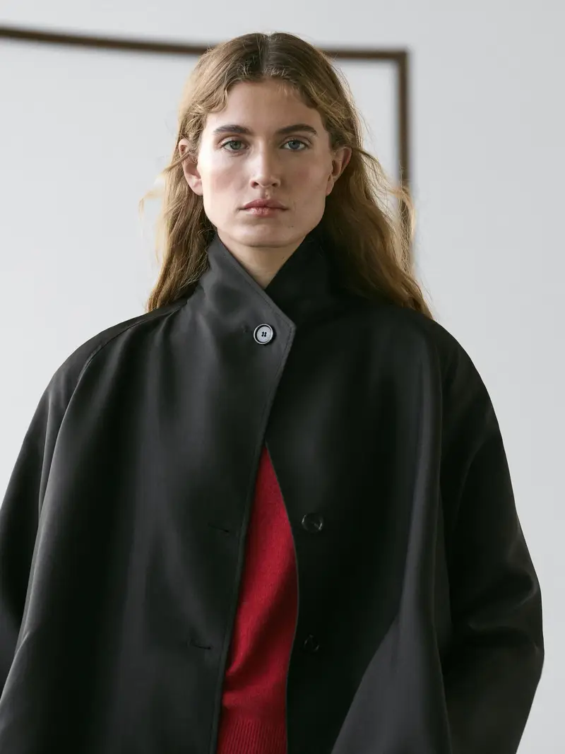 Massimo Dutti Mantella Morbida e Voluminosa con Bottoni Nero