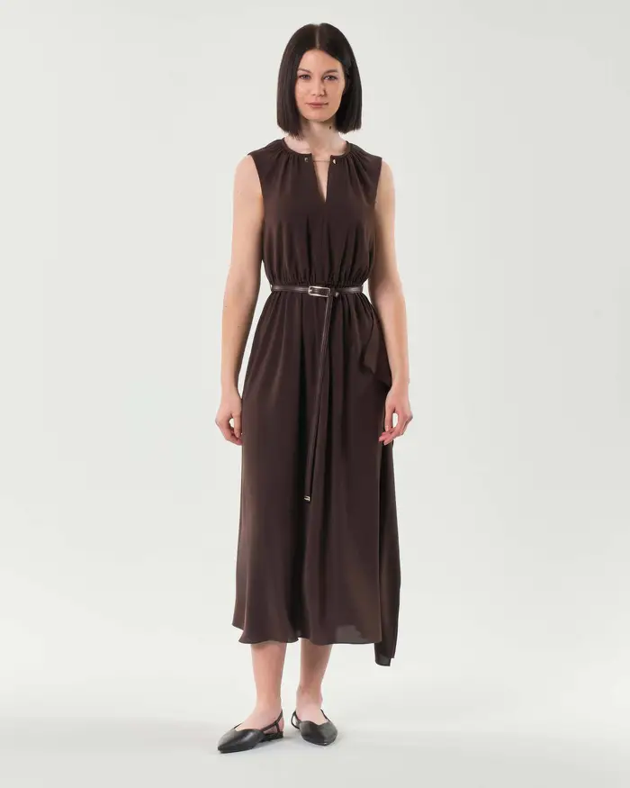 Abito longuette smanicato color testa di moro in cady con gonna a pareo e cintura coordinata