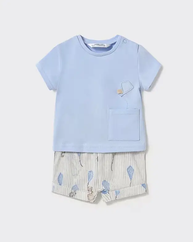 Completo Mayoral t-shirt azzurra e bermuda a righe con aquiloni