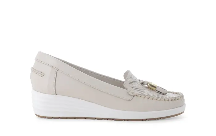 Mocassino con zeppa comodo in pelle beige vaniglia 01027q