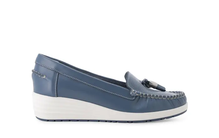 Mocassino con zeppa comodo in pelle blu jeans 01027q