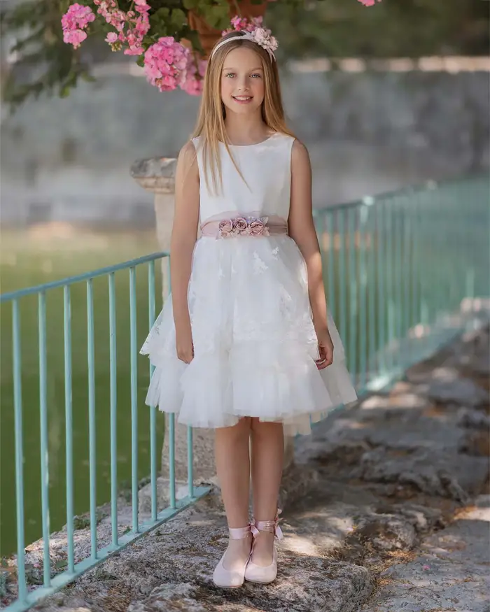 Abito avorio Mimilù in tulle con gonna ampia fascia a fiori e maxi fiocco