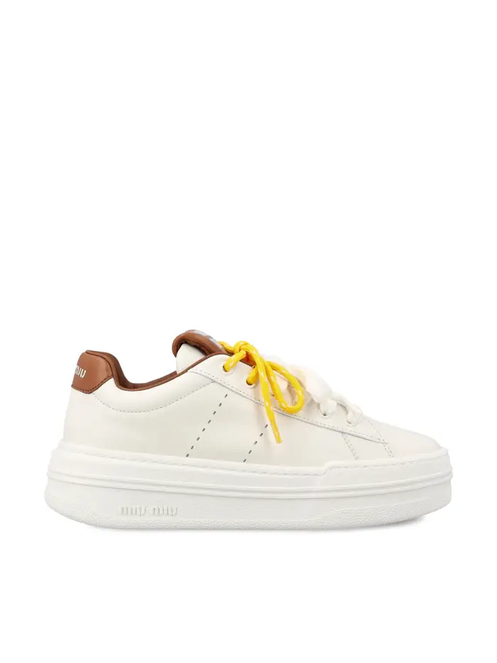 Sneakers realizzate in pelle di vitello BIANCO