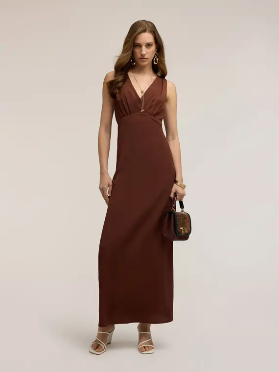 Motivi Vestito lungo in crêpe de chine con anello Donna, Marrone