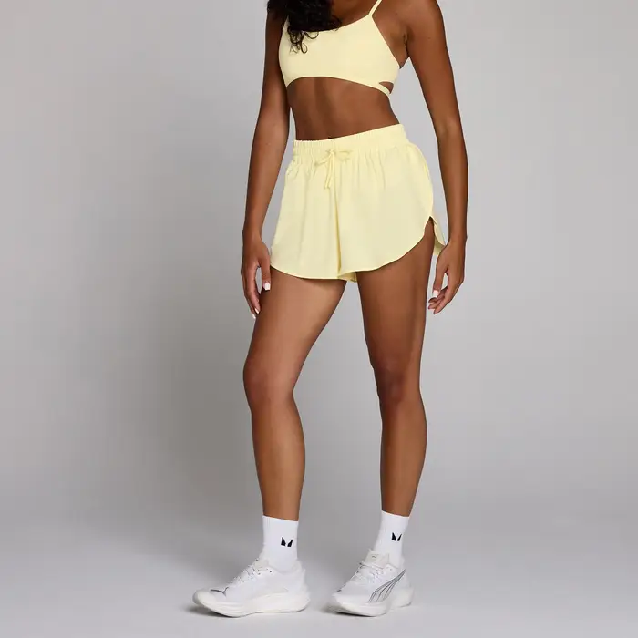 MyProtein Short in tessuto leggero MP donna - Crema burro - XXL Giallo