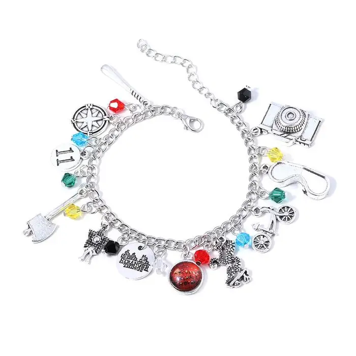 Nakahara Bracciale Gioielli Stranger Things Ascia Fotocamera Telefono Occhiali Logo Ciondolo in lega Bracciale in cristallo Amica Ragazza