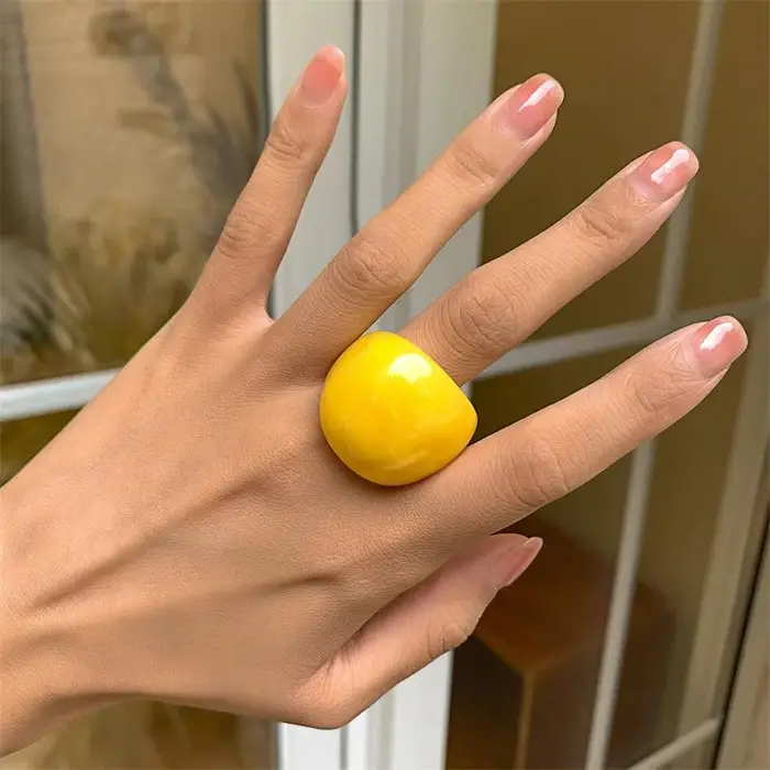 Anello acrilico color caramella alla moda Anello geometrico esagerato Gioielli a mano Accessori da donna giallo
