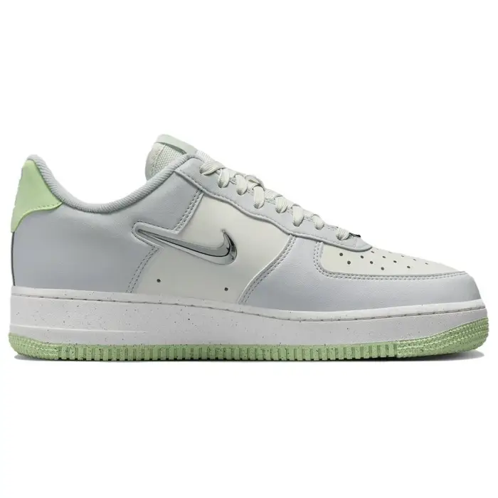 Air Force 1 07 Next Nature SE Sea Glass Sneakers da Donna Panna Argento Chiaro Vela FN8540-001 41
