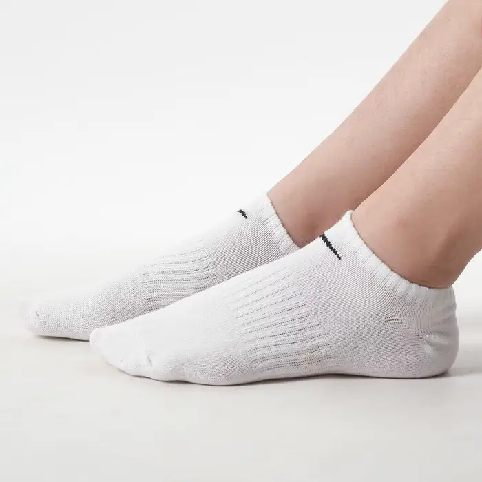 Nike Calzini da basket casual unisex da 3 pezzi con polsini corti Calzini traspiranti che assorbono l umidità SX7678-100
