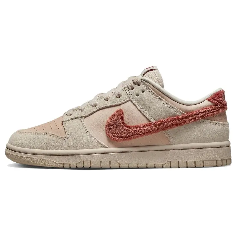 Nike Dunk Low Terry Swoosh Sneakers da Donna Rosa Shimmer Sanddrift DZ4706-200