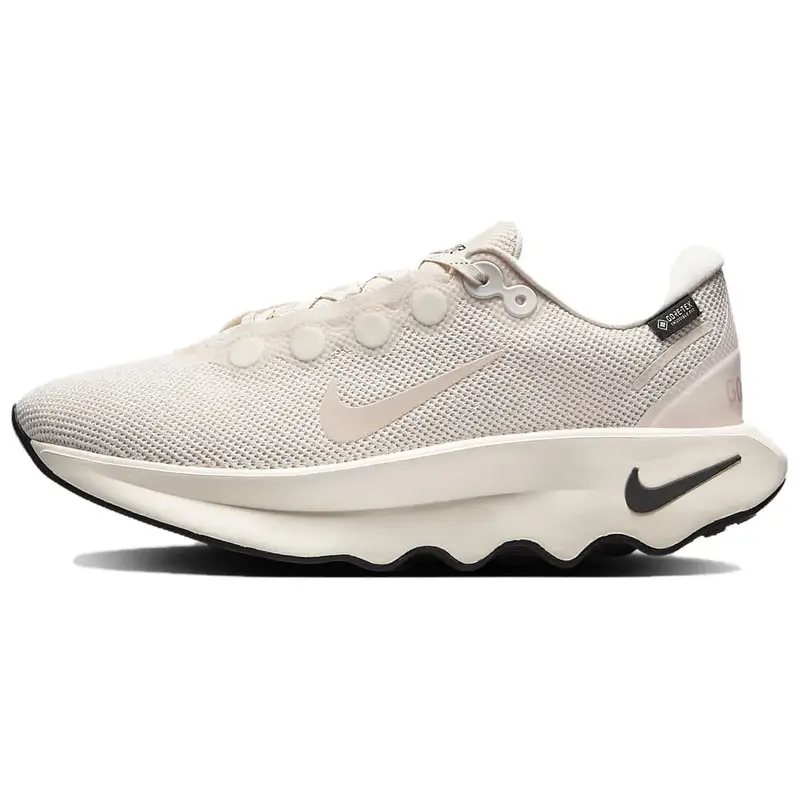 Nike Motiva GORE-TEX Guava Ice Scarpe da Ginnastica da Donna Crema Avorio Pallido Vela HM0355-800