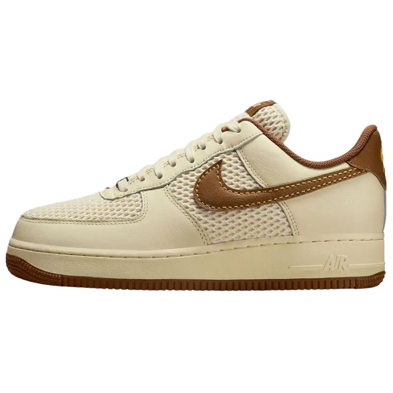 Nike Sneakers da uomo Air Force 1 07 LV8 Latte di cocco Marrone chiaro britannico Crema Canyon-Oro IB7719-113