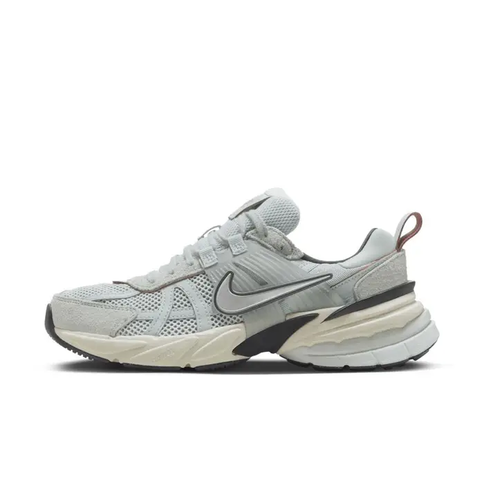 Nike V2K Run Pietra Pomice Chiaro Scarpe da Ginnastica da Donna Blu Light-Orewood-Marrone Nero FN6703-003 35 5