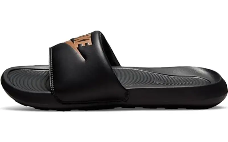 Nike Victori One, Scarpe da spiaggia e piscina Donna, Nero Black Metallic Red Bronze Black, 43 EU