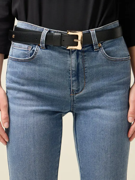 Oltre Cintura con fibbia dorata Donna, Nero