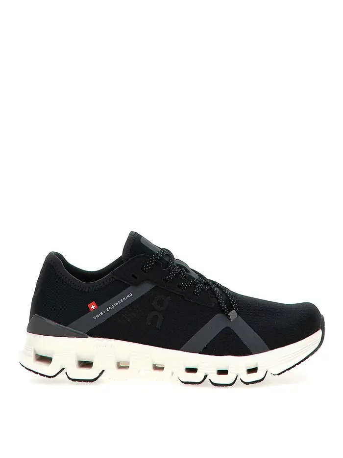 On Running Cloud x 4 sneaker pubblicitari Nero