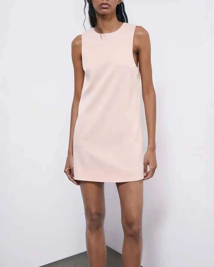 Abito corto Patrizia Pepe cipria smanicato in raso stretch con scollo a V sul retro
