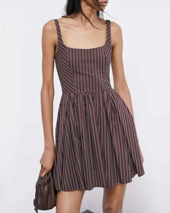 Abito mini Patrizia Pepe marrone a righe sottili con scollo squadrato in popeline con logo