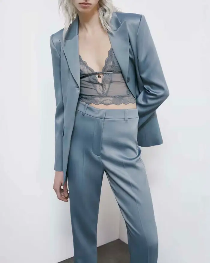 Bralette Patrizia Pepe grigia in tulle e pizzo stretch con scollo caraco e logo Fly