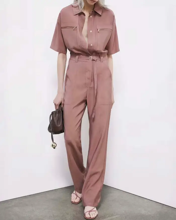 Tuta lunga workwear Patrizia Pepe rosa antico in twill di viscosa con cintura e zip decorative