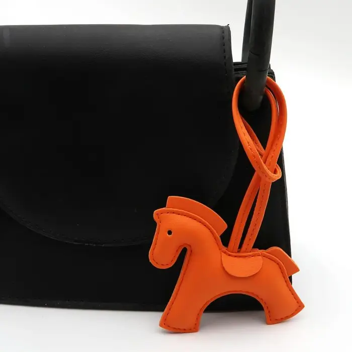 Peosia Ciondolo Mini Pony in Pelle PU di Alta Gamma Versatile per Donna Pony Multicolore Accessori Borsa Ciondolo Auto Regalo di Compleanno